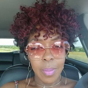 Meet your Posher, Juanita